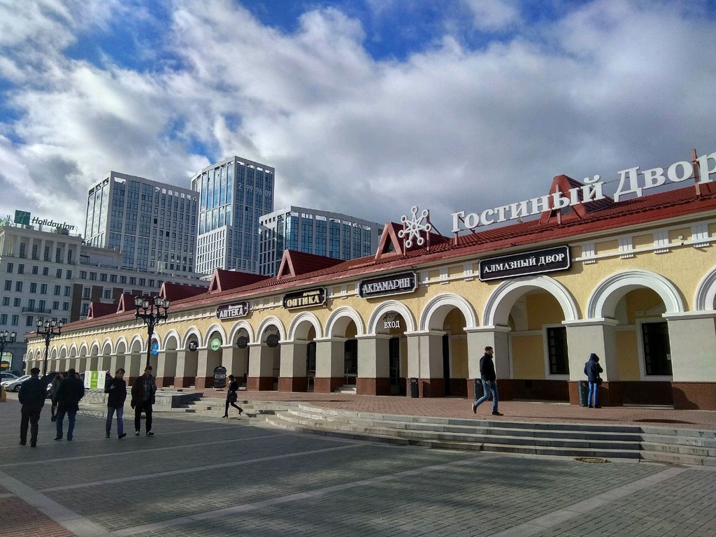 Парковка в ТДК «Гостиный двор» в Уфе